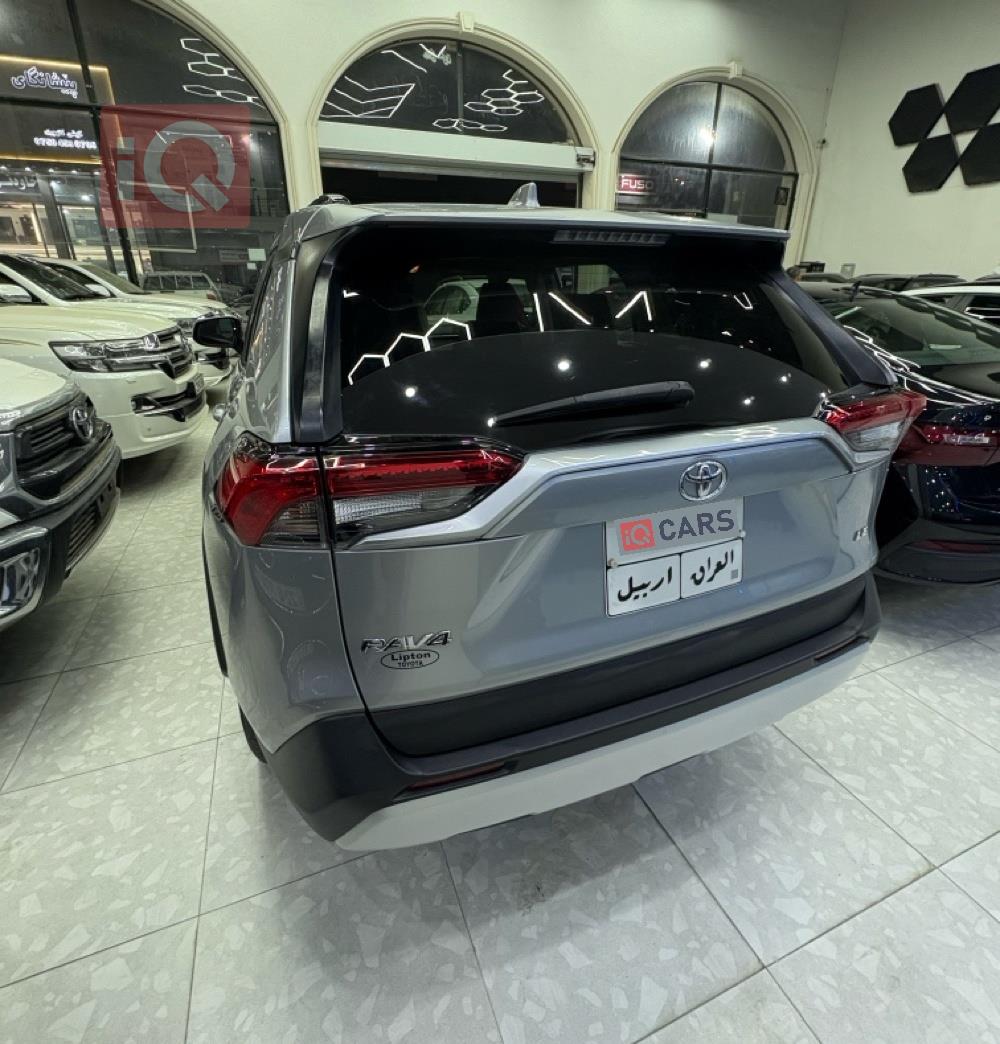 تۆیۆتا ڕاڤ 4